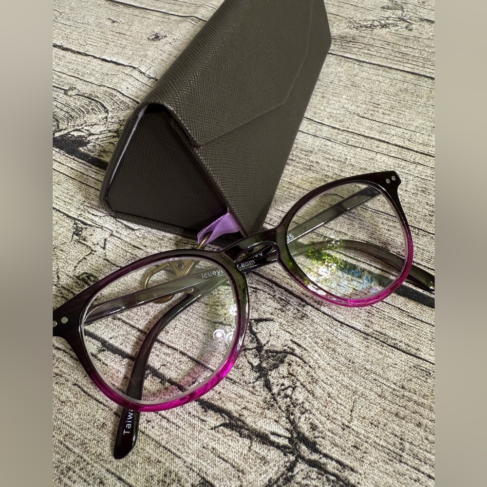 Cute reading glasses +1.25 + in protective foldable box